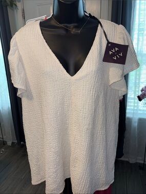 Ava & Viv Cream Textured V-Neck Flutter Sleeve Blouse size 1X